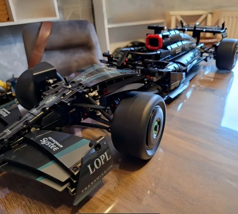 Конструктор формула F1 V 5002 AMG 1936 блоков Lego Petroman