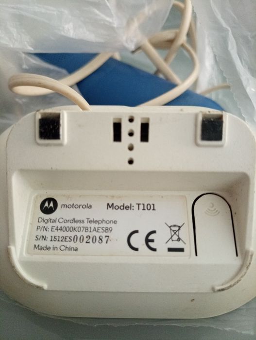 2 telefones sem fio - Motorola e Alcatel	usados