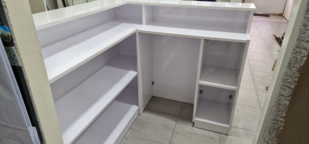 Vendo balcão em termolaminado como novo