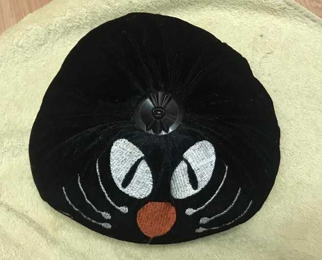 Комплект подушки детские  диванные  c вышивкой и котик