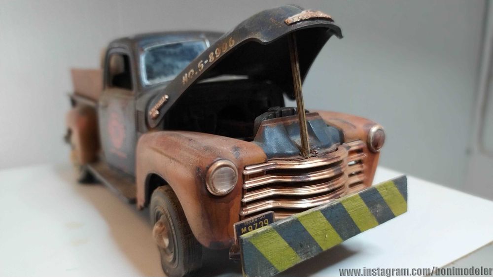 Chevrolet 3100 Pickup Miniature - Scale 1:25