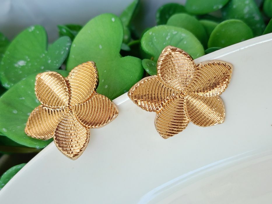 Piękne nowe złote kolczyki kwiaty sztyfty biżuteria
