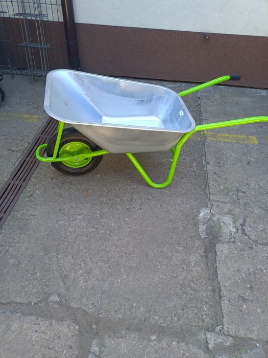 Taczka ogrodowa lub budowlana