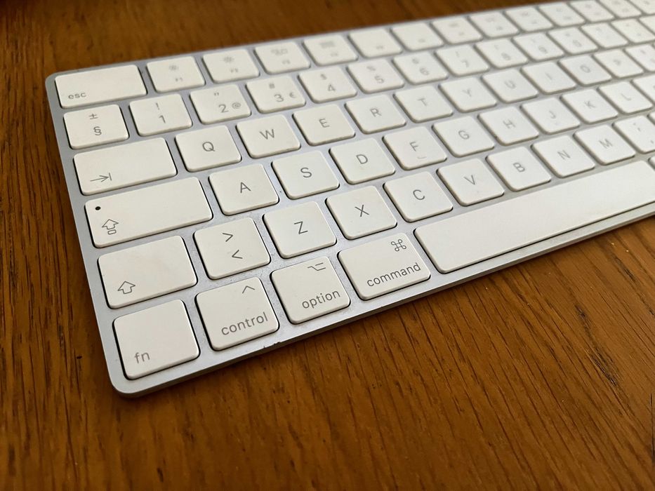 iMac 21" 2019 Retina 4K- Intel, c/caixa e acessórios