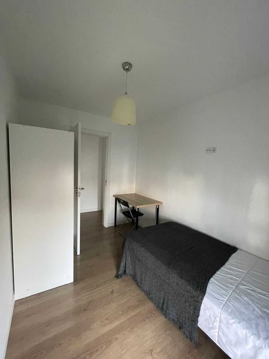 Quarto individual sem caução Olivais