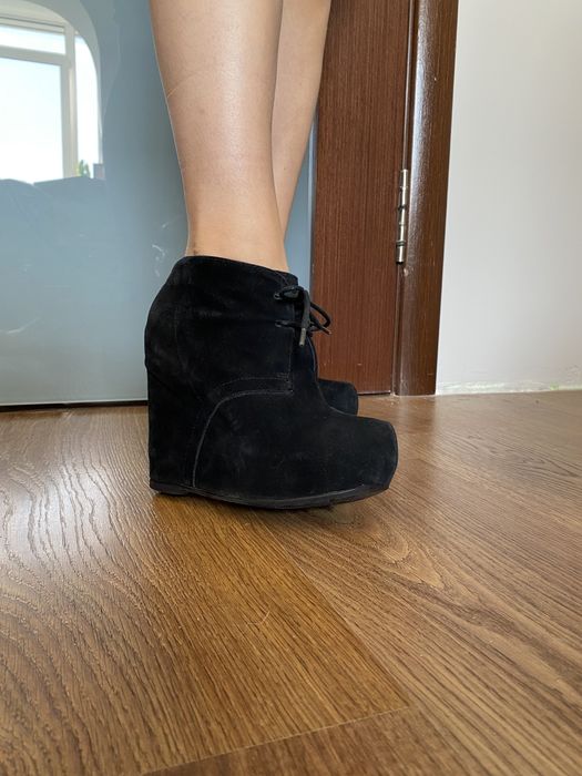 Ботинки 37р на танкетці на уральна замша STEVE MADDEN