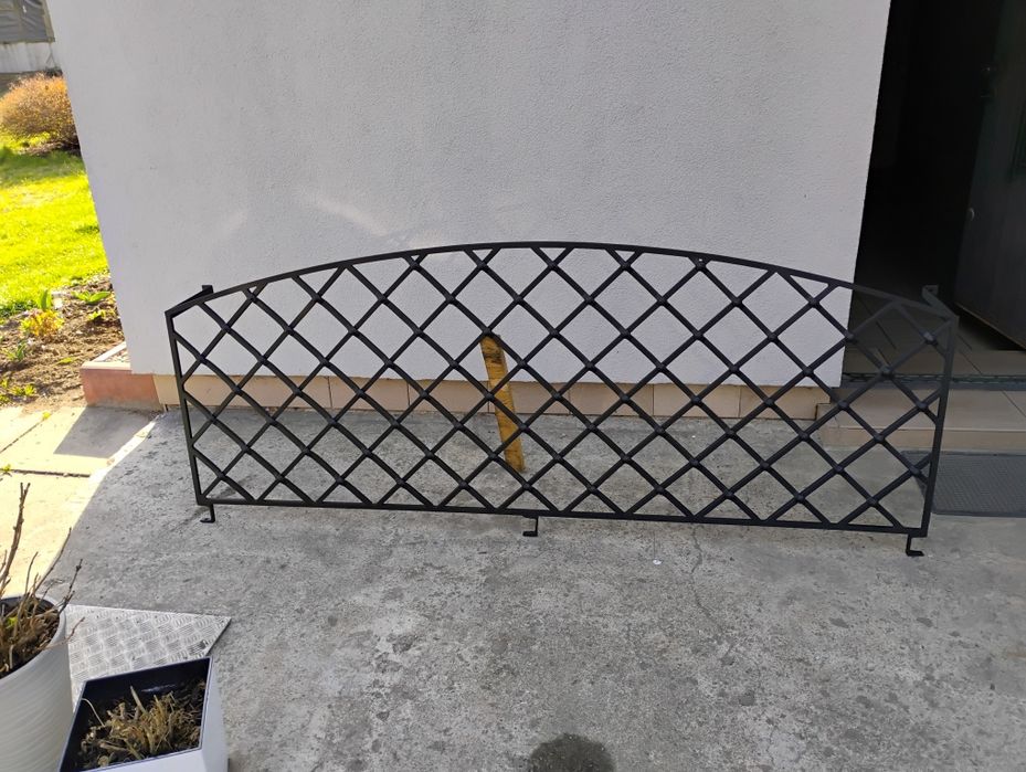 Piękna kuta krata. Krata antywłamaniowa.