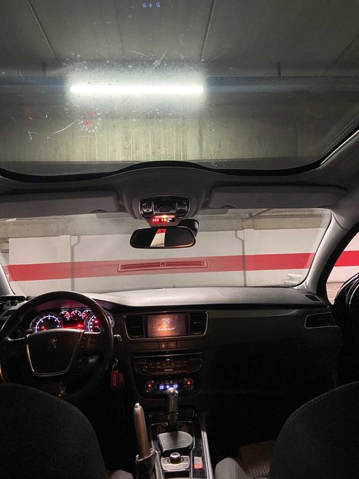Peugeot 508 SW 2012