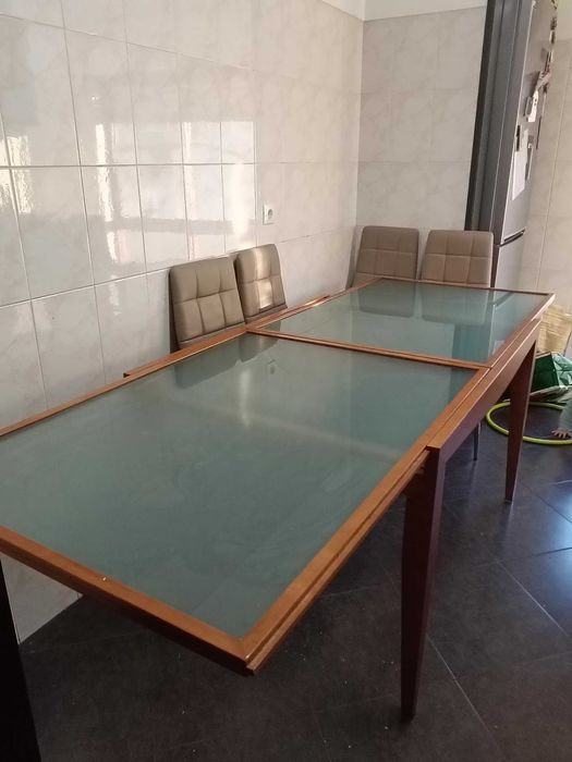 Mesa de jantar em vidro temperado