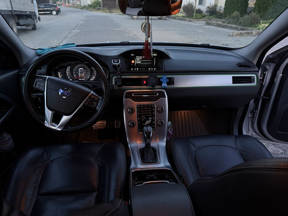 Volvo V70 надійний та комфортиний танк для подорожі