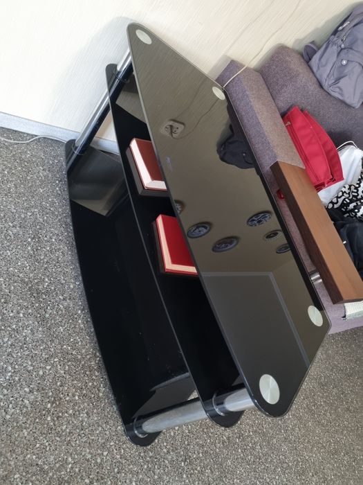 Скляний добротний столик