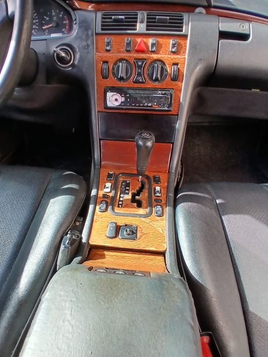 Mercedes-Benz 200 — fotografia 11