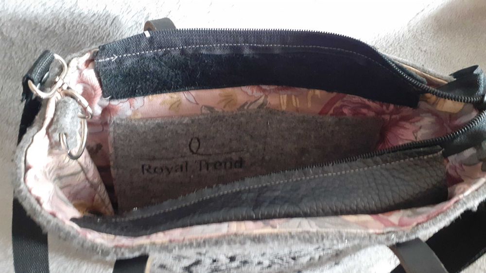 Mała torebka z filcu