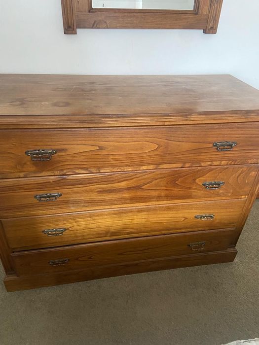 Cómoda em madeira