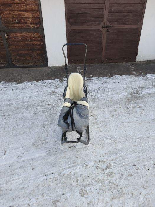 Sanki drewniane z kocykiem