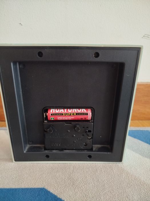 Relógio dinausauro de criança, encontra-se em ótimo estado.