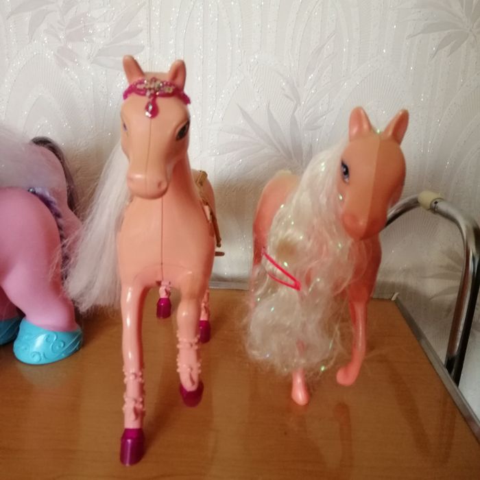 Игрушки лошадки разные