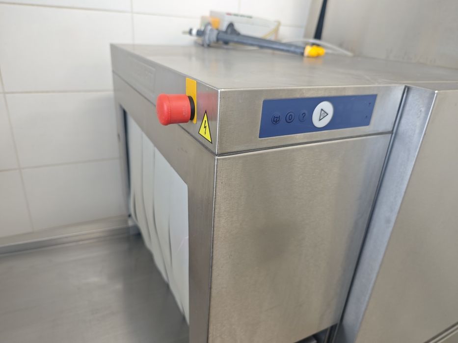 Посудомийна машина тунельна конвеєрна Hobart  CN E1 A CDS