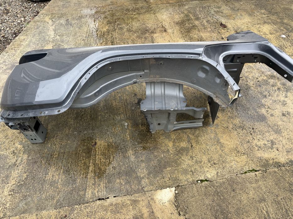 Чверть rivian r1t пікап