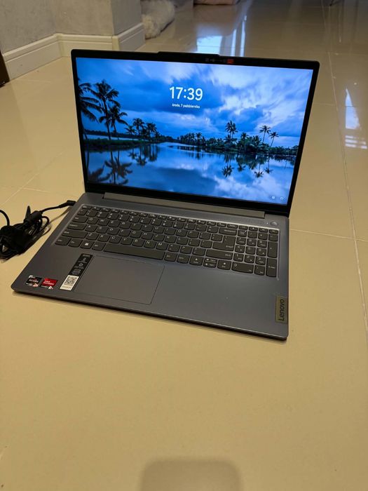 Laptop roczny lenovo 3 razy wlaczany nie uzywany praktycznie
