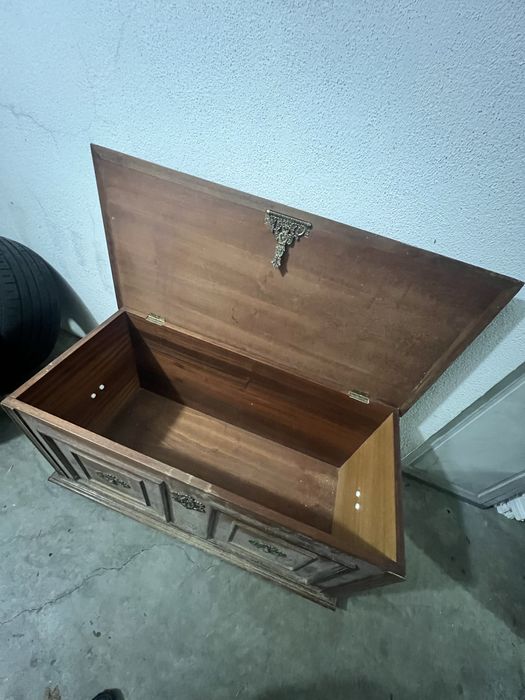 Arca / Baú em Madeira para Arrumos – Para Restauro