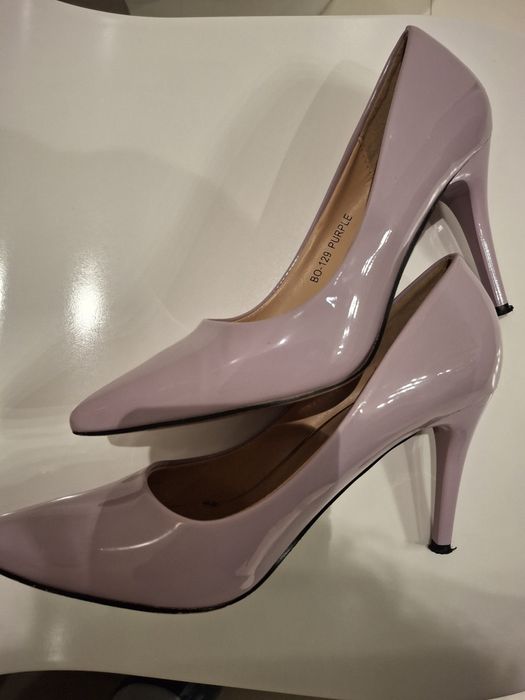 Sapatos de cor lilas. Tamanho 37. Usados 2 vezes