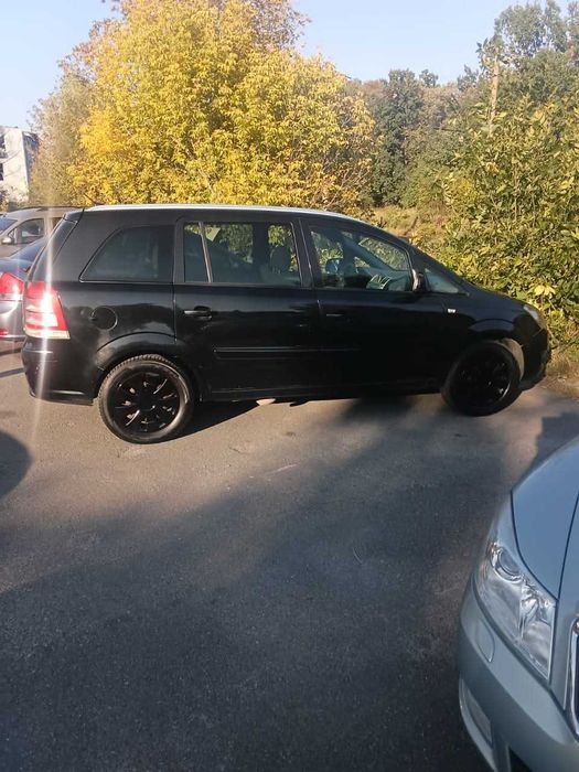 Opel Zafira — 2012 рік