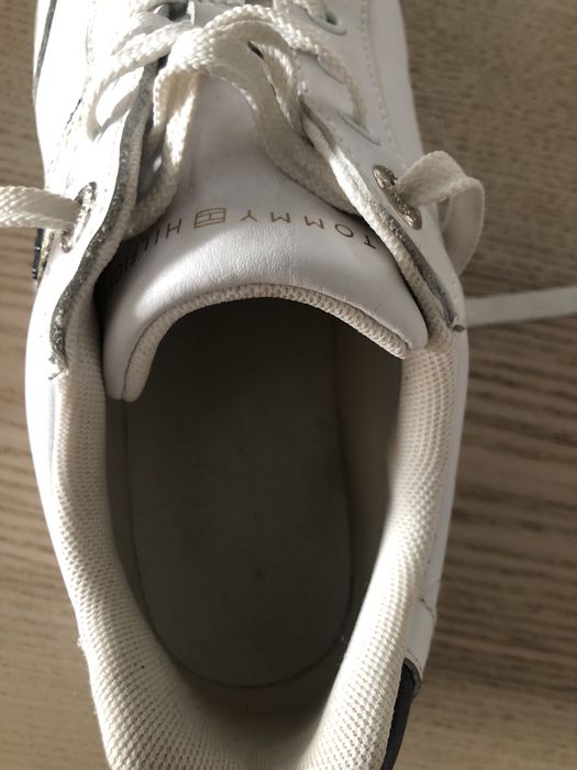 Tenis brancos Tommy Hilfiger