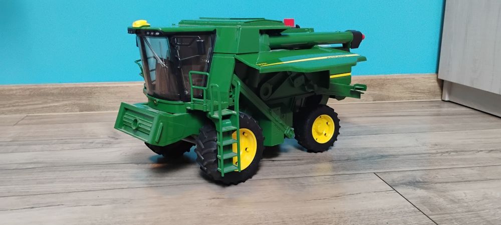 Kombajn bruder John Deere T670i