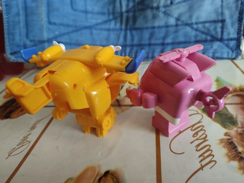 Іграшки Доні, Діззі, та зайченята та котята