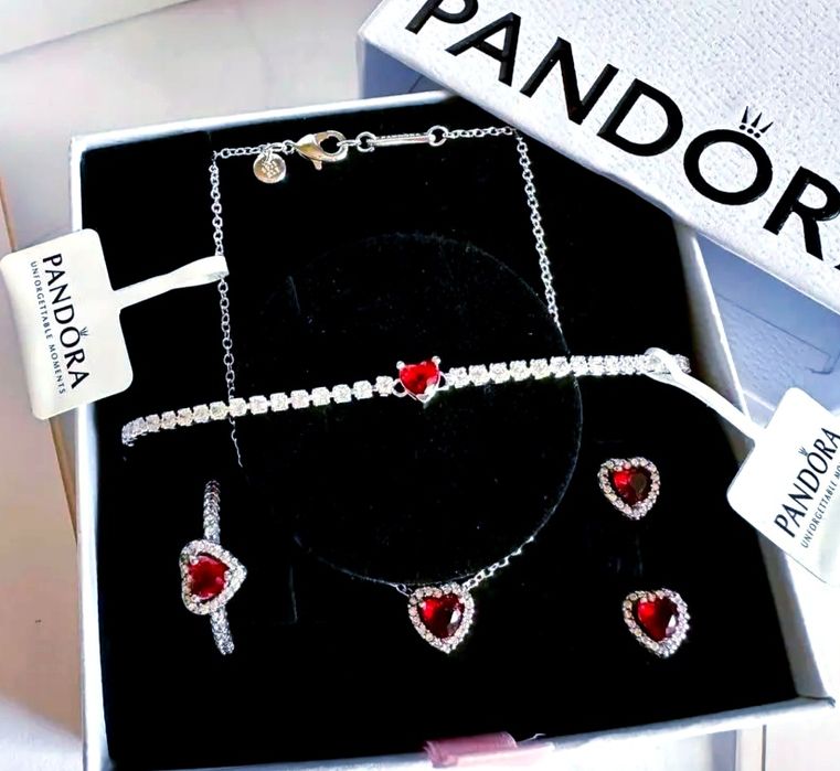 Подарунковий набір Pandora «Червоне Серце»