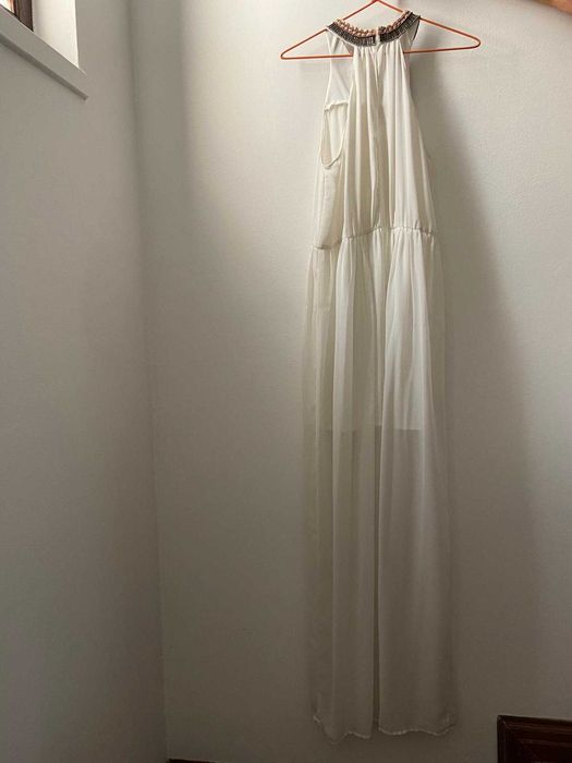 Vestido branco com decote bordado Zara