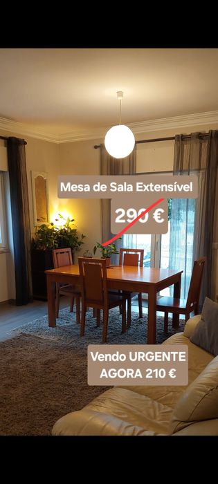 Mesa de sala com 4 cadeiras. Madeira. Muito Bom.