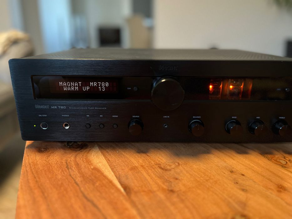 Magnat MR780 - wzmacniacz stereo hybrydowy lampowy amplituner