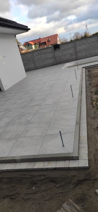 Układanie Kostki Brukowej Solidnie i Profesjonalnie .