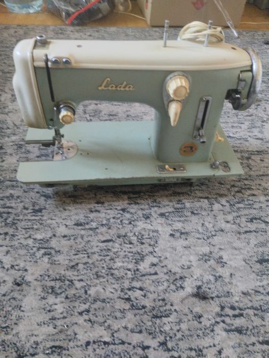 Швейна машинка лада з електро мотором