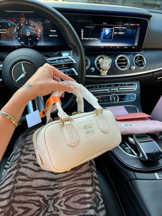 МІУ-МІУ! Miu Miu Arcadie Beige leather bag / Жіночі біла сумочка