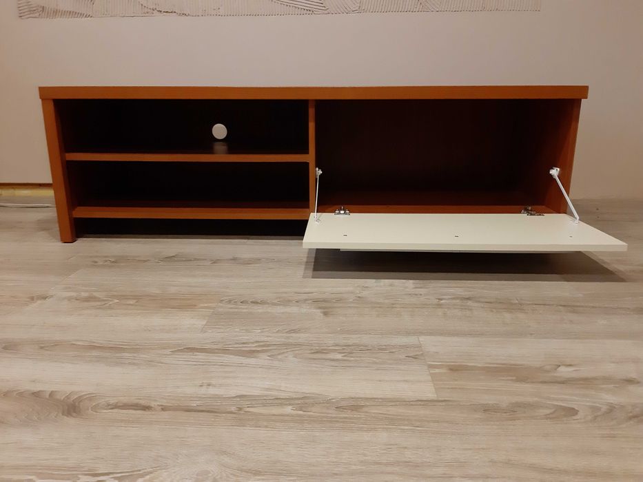 Sprzedam szafkę pod telewizor.