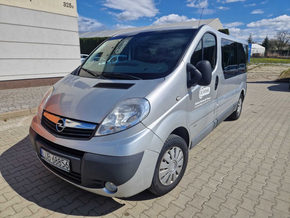 Sprzedam Opel Vivaro 9 osob.