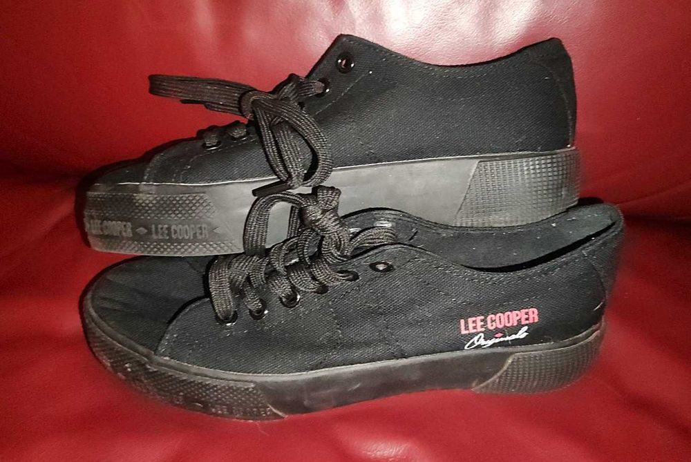Oryginalne Tenisówki ,Trampki Lee Cooper  r 37 czarne, Wygodne. NOWE !
