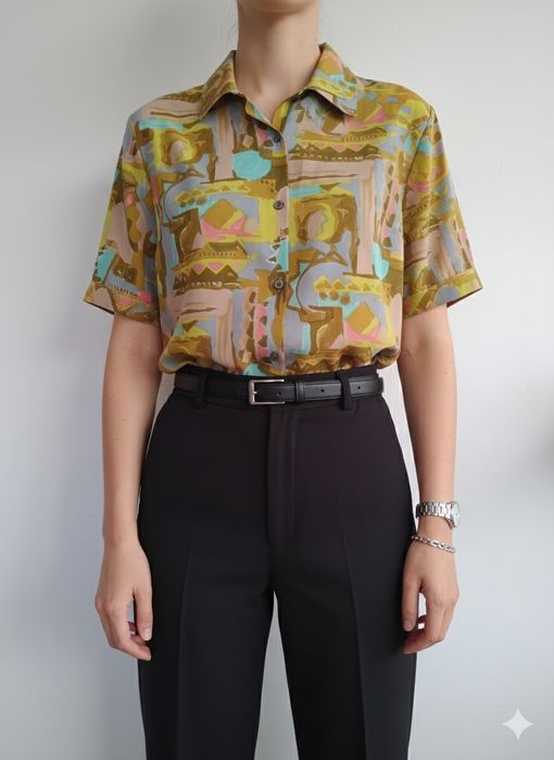 Blusa com padrão, acetinada - Tamanho L/XL