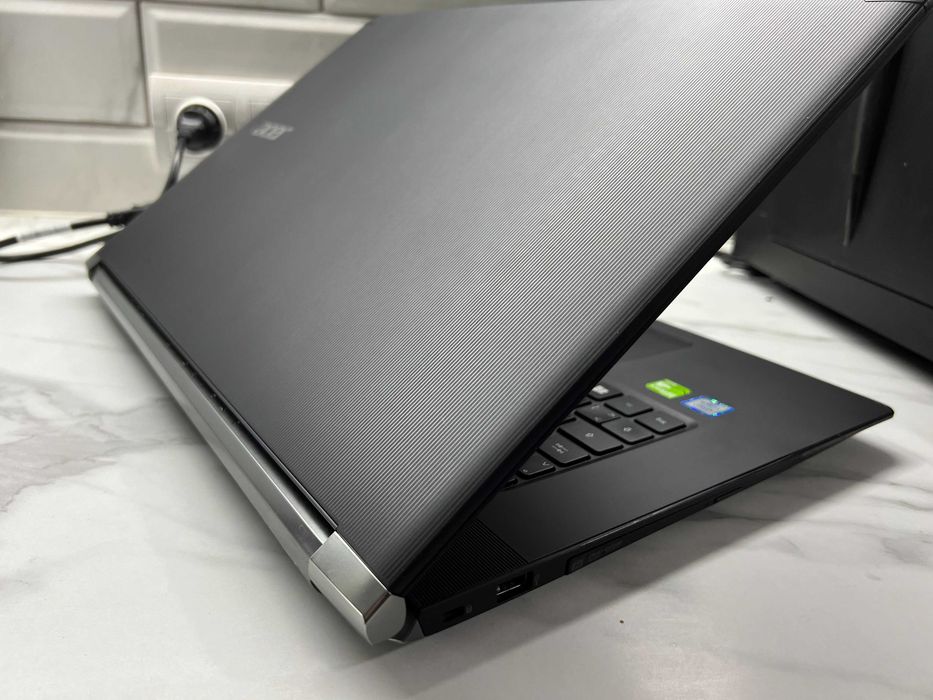 Acer Aspire V17 Nitro 17.3” Full HD /i5-6300HQ/ 8GB/SSD 256GB/GeForce 945M 2Gb