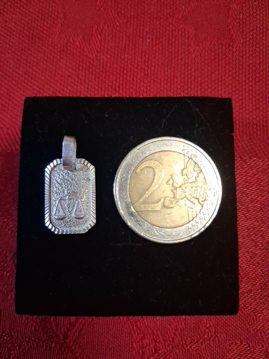 Pendentes em prata de signos