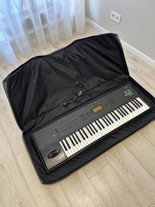 Синтизатор Korg X3.