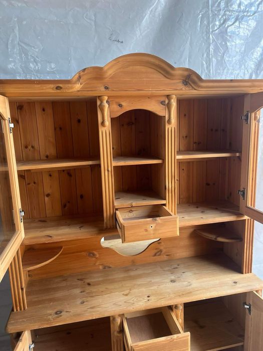 Kredens z litego drewna