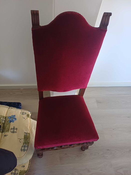 Mesa com oito cadeiras