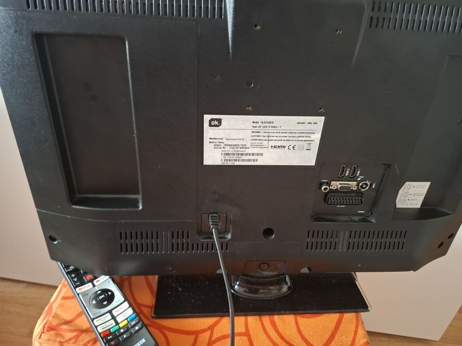 Монітор  телевізор  24  дюйми, HDMI порт,на підставці в  супер  стані.