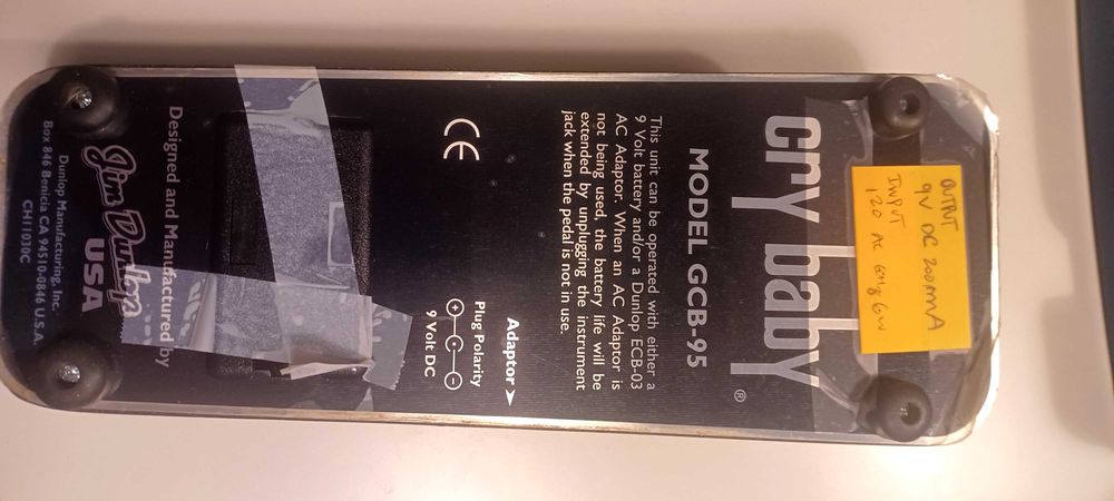 Pedais de efeitos (cry baby wah, x-vamp)