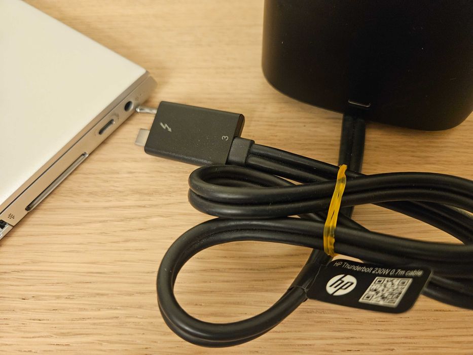 laptop HP EliteBook 830 G5 wraz ze STACJĄ DOKUJĄCĄ 230W. i5-8gen,512+8