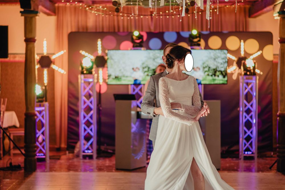 Suknia ślubna z niebieskim paskiem, koronkowy rękaw, 36-38, ecru